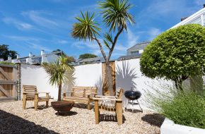 Garden at Old Customs House, self catering cottage in Rock, Cornwall